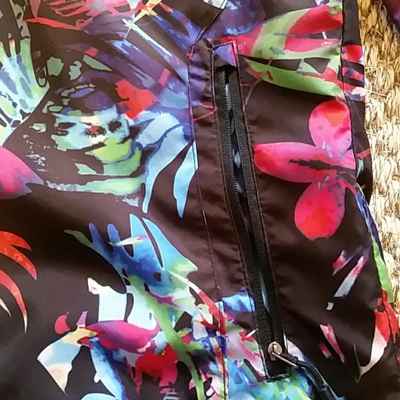 NEW BALANCE LIGHTWEIGHT ACTIVE JACKET - Picture 5 of 8